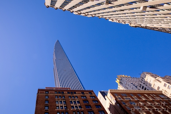 Looking_up_skyscrappers_Manhattan_NYC_street_Photography_014_Canon_EOS_5D_Mark_IV.JPG
