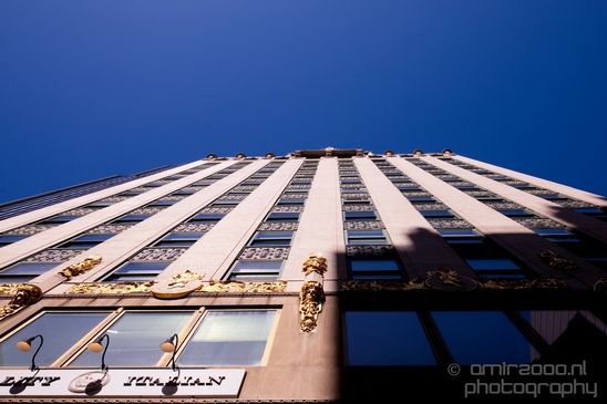 Looking_up_skyscrappers_Manhattan_NYC_street_Photography_015_Canon_EOS_5D_Mark_IV.JPG