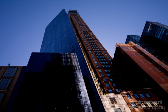 Looking_up_skyscrappers_Manhattan_NYC_street_Photography_020_Canon_EOS_5D_Mark_IV.JPG