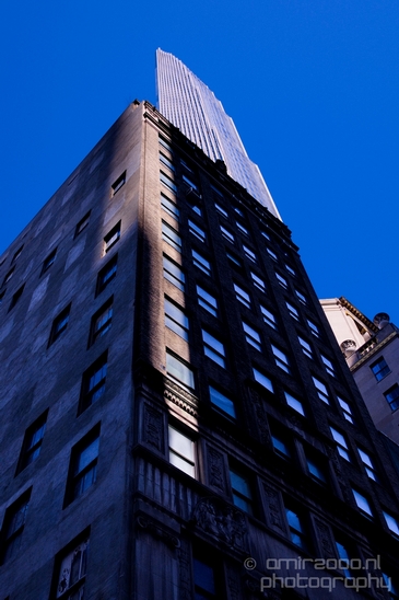 Looking_up_skyscrappers_Manhattan_NYC_street_Photography_021_Canon_EOS_5D_Mark_IV.JPG