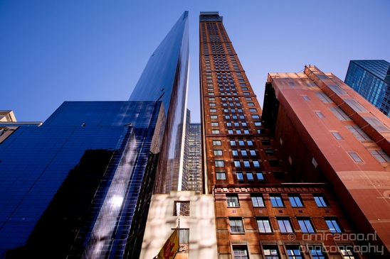 Looking_up_skyscrappers_Manhattan_NYC_street_Photography_023_Canon_EOS_5D_Mark_IV.JPG