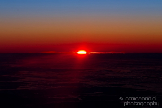 Sunrise_over_Greenland_transatlantic_flight_to_USA_landscape_Nature_Photography_008_Canon_EOS_5D_Mark_IV.JPG